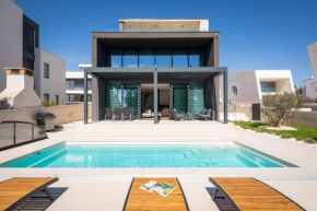 Villa Acacia with heated pool